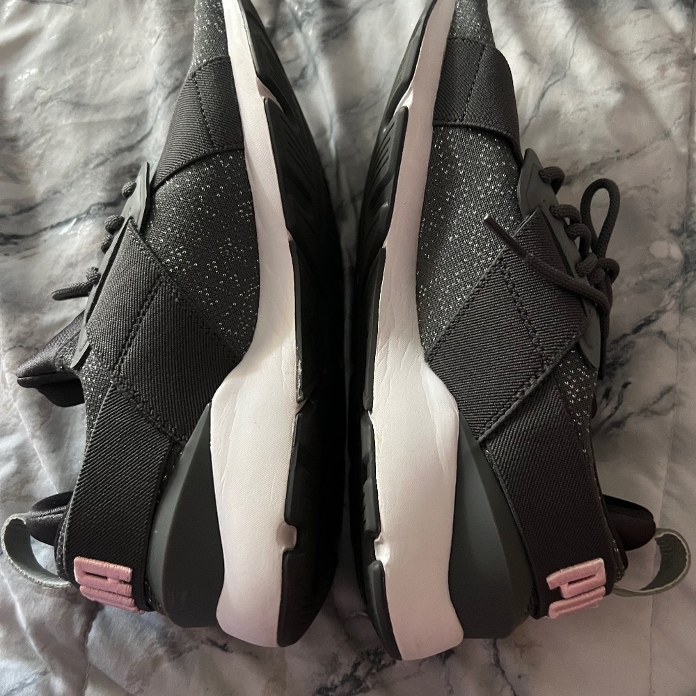 Puma tennis shoes